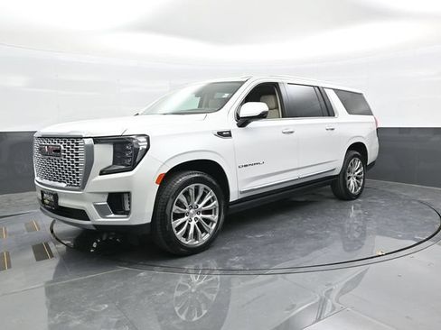 Used 2023 GMC Yukon XL Denali AWD/4WD image 3