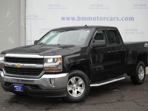Used 2018 Chevrolet Silverado 1500 LT w/ All Star Edition image 2
