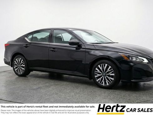 Used 2025 Nissan Altima 2.5 SV FWD image 1