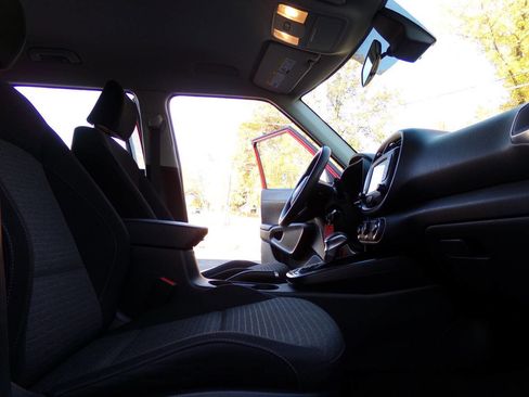 Used 2021 Kia Soul S image 23