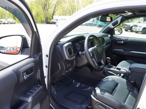 Used 2023 Toyota Tacoma TRD Off-Road w/ TRD Premium Off Road Package AWD/4WD image 14