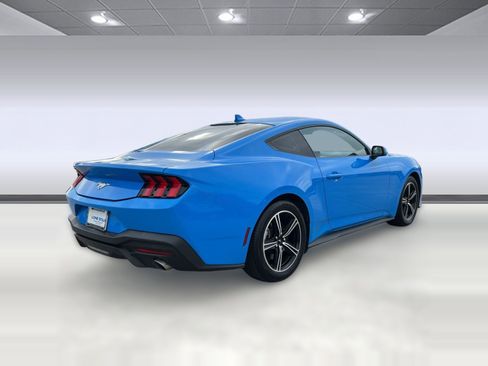 Used 2024 Ford Mustang Coupe image 9