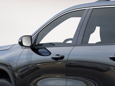 New 2026 Chevrolet Traverse LT image 12