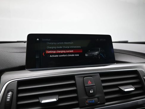 Used 2018 BMW 330e w/ Convenience Package image 16
