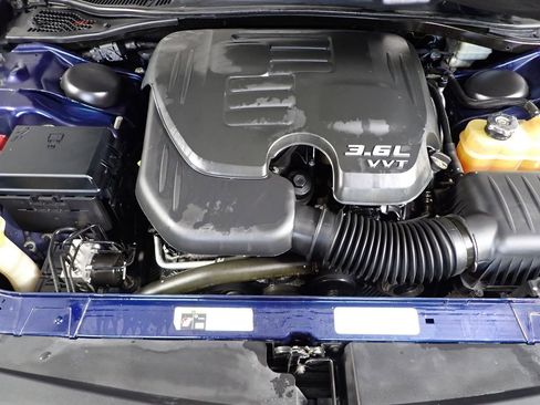 Used 2013 Dodge Challenger SXT Plus image 9