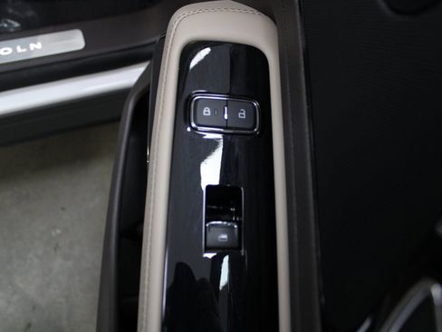 Used 2020 Lincoln Aviator Reserve w/ Equipment Group 201A image 37