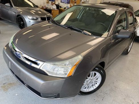 Used 2009 Ford Focus SE FWD image 6