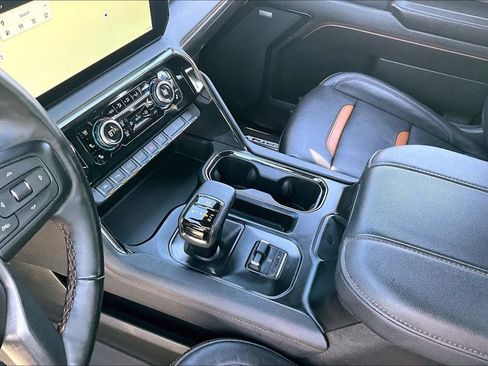Used 2024 GMC Sierra 1500 AT4 w/ Technology Package AWD/4WD image 15