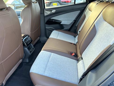 Certified 2023 Volkswagen ID.4 Pro image 11