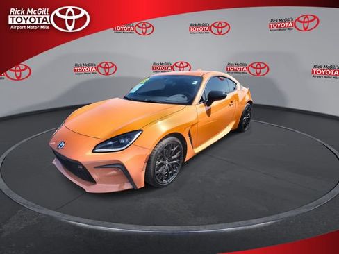 Used 2023 Toyota GR86 10th Anniversary SE RWD image 4