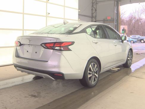 Used 2021 Nissan Versa SV image 6