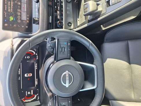 Used 2024 Nissan Rogue SL w/ SL Premium Package image 21