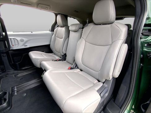 Certified 2026 Toyota Sienna XLE FWD image 20