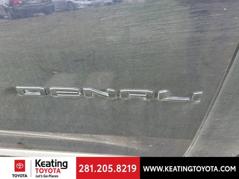 Used 2022 GMC Yukon Denali w/ Denali Premium Package AWD/4WD image 9
