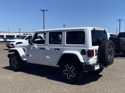 Certified 2025 Jeep Wrangler Unlimited Sahara AWD/4WD image 4