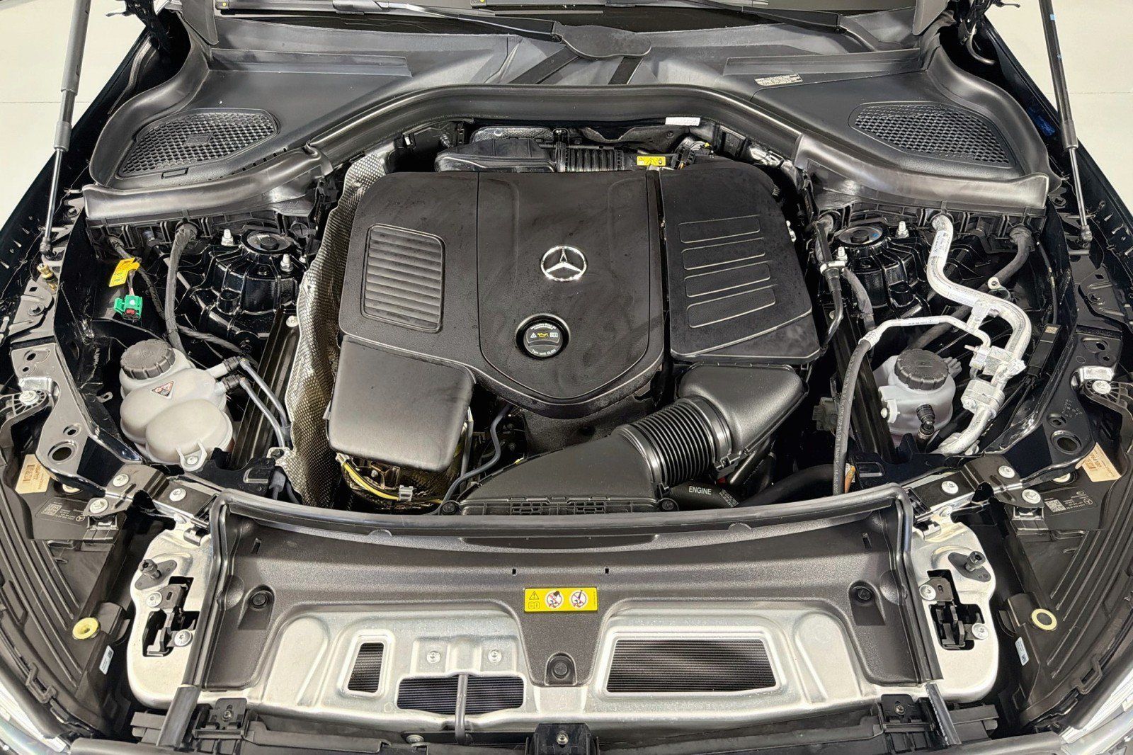 Certified 2025 Mercedes-Benz GLC 350e 4MATIC w/ Driver Assistance Package image 12