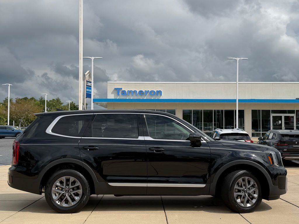 Used 2024 Kia Telluride LX FWD image 4