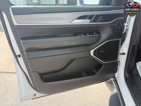 Used 2025 Jeep Wagoneer 4WD image 10