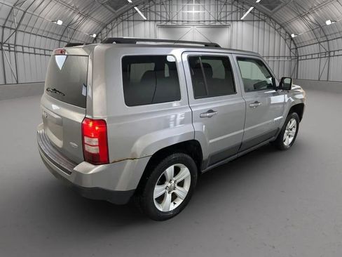 Used 2016 Jeep Patriot Latitude AWD/4WD image 5