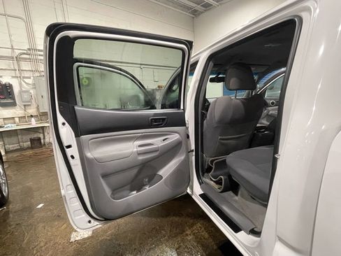 Used 2011 Toyota Tacoma 4x4 Double Cab w/ TRD Sport Pkg image 27