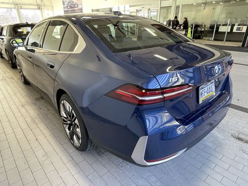 Used 2026 BMW i5 eDrive40 image 6