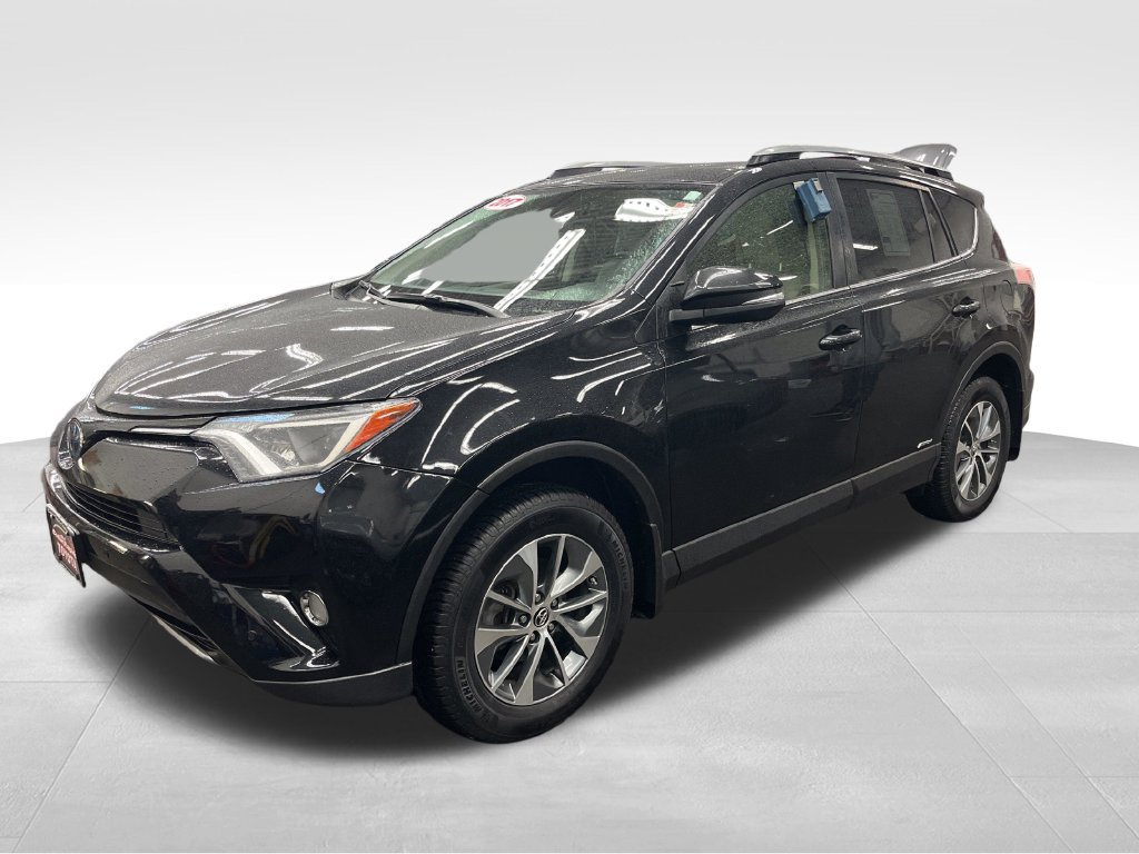 Used 2017 Toyota RAV4 XLE w/ Convenience Package AWD/4WD image 2