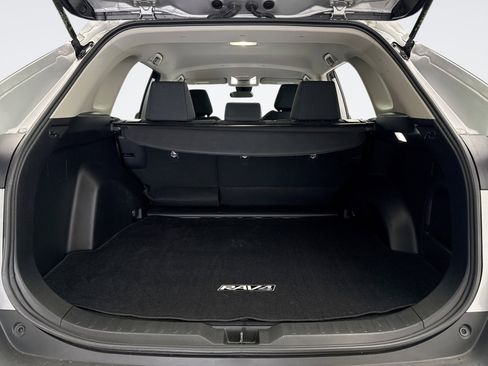 Used 2022 Toyota RAV4 LE image 18