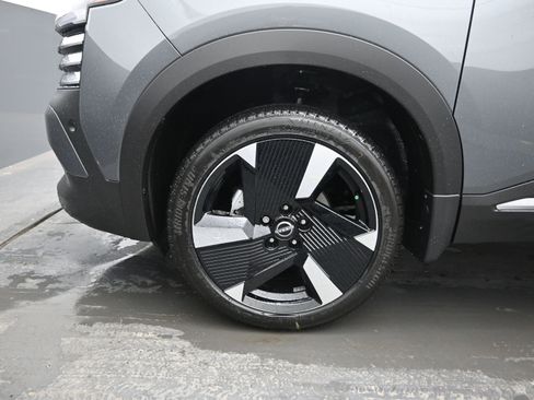 New 2026 Nissan Kicks SR w/ SR Premium Package FWD image 9