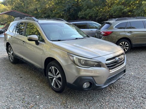 Used 2018 Subaru Outback 2.5i Limited AWD/4WD image 2