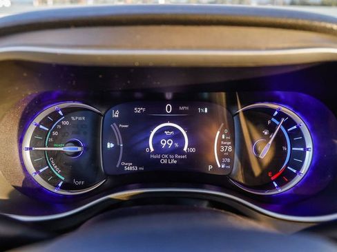 Used 2023 Chrysler Pacifica Touring-L image 28