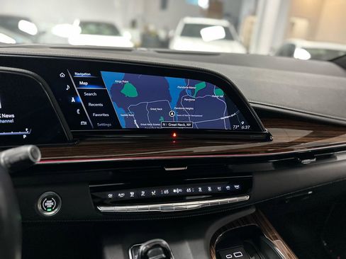 Used 2023 Cadillac Escalade Premium Luxury w/ Performance Package AWD/4WD image 24