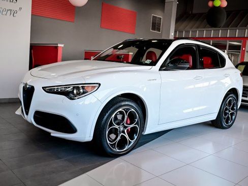 Used 2023 Alfa Romeo Stelvio Veloce image 2