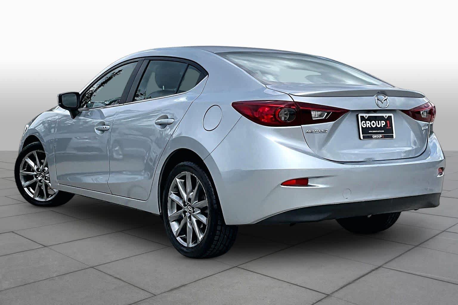 Used 2018 MAZDA MAZDA3 Touring FWD image 12