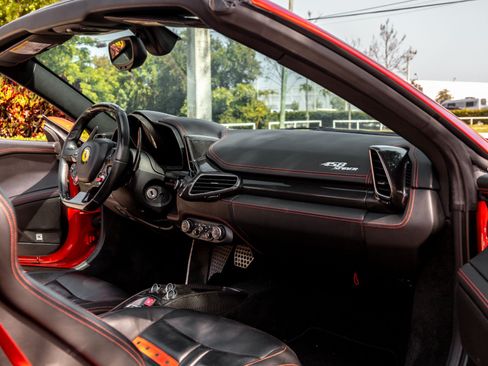 Used 2013 Ferrari 458 Spider RWD image 13