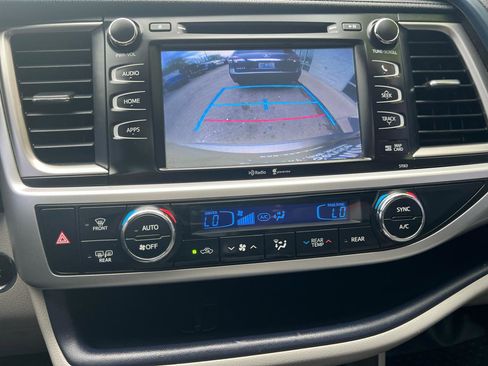 Used 2015 Toyota Highlander XLE image 18