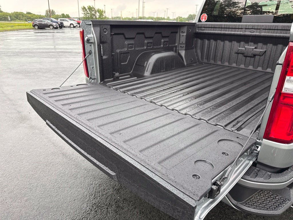 New 2026 Chevrolet Silverado 1500 RST w/ Dark Appearance Package AWD/4WD image 19
