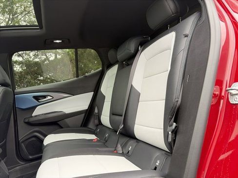 Used 2025 Chevrolet Equinox EV LT w/ Convenience Package image 12