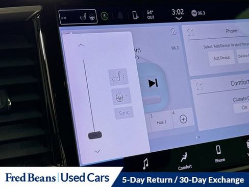 Used 2023 Chrysler Pacifica Touring-L FWD image 25