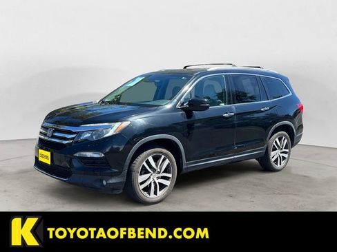 Used 2017 Honda Pilot Touring image 1