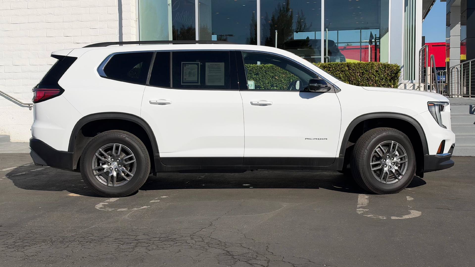 Used 2025 GMC Acadia Elevation FWD image 3