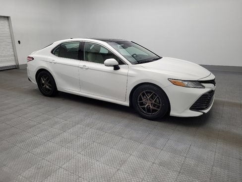 Used 2019 Toyota Camry XLE image 11