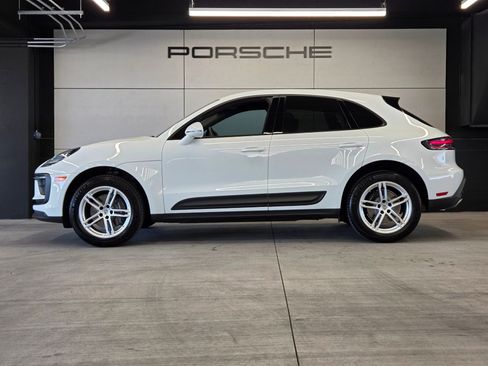 Certified 2023 Porsche Macan AWD/4WD image 2