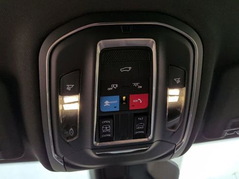 New 2025 Jeep Grand Cherokee Altitude image 20