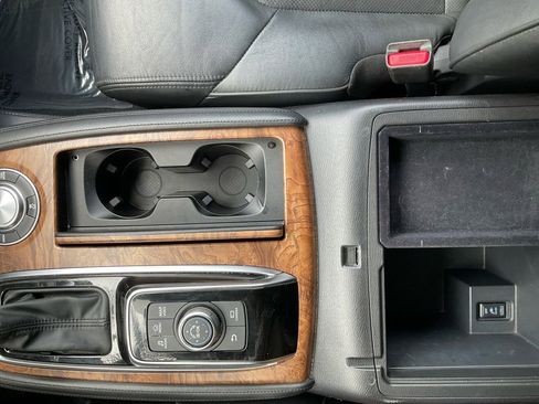 Used 2022 Nissan Armada SL image 24