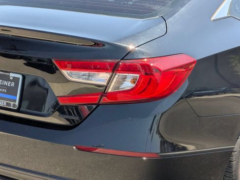 Used 2018 Honda Accord Touring image 12