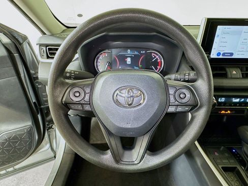 Used 2025 Toyota RAV4 XLE FWD image 9