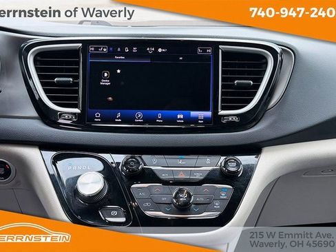 Used 2022 Chrysler Pacifica Touring-L image 7