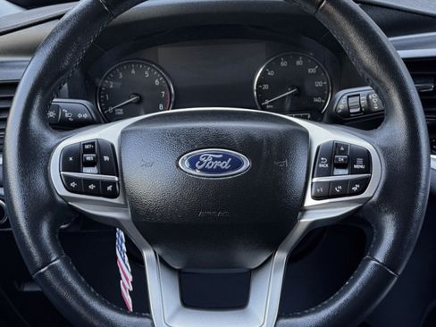 Used 2023 Ford Explorer XLT AWD/4WD image 18