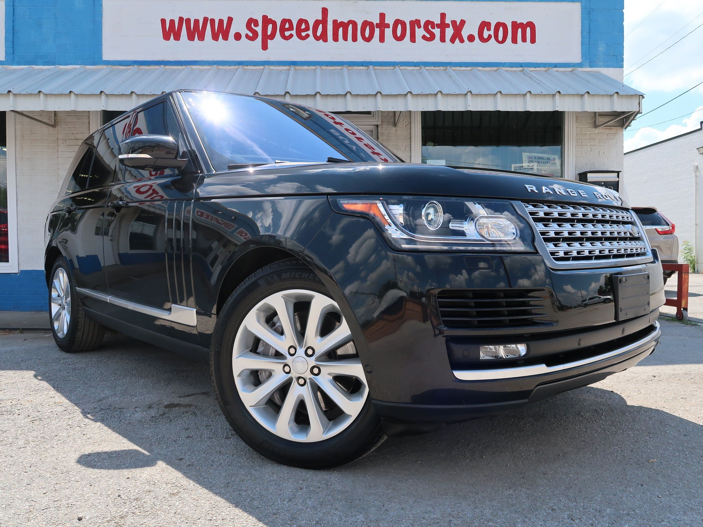 Used 2017 Land Rover Range Rover HSE AWD/4WD image 2
