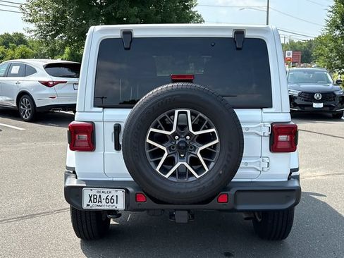 Used 2024 Jeep Wrangler Unlimited Sahara w/ Technology Group AWD/4WD image 3
